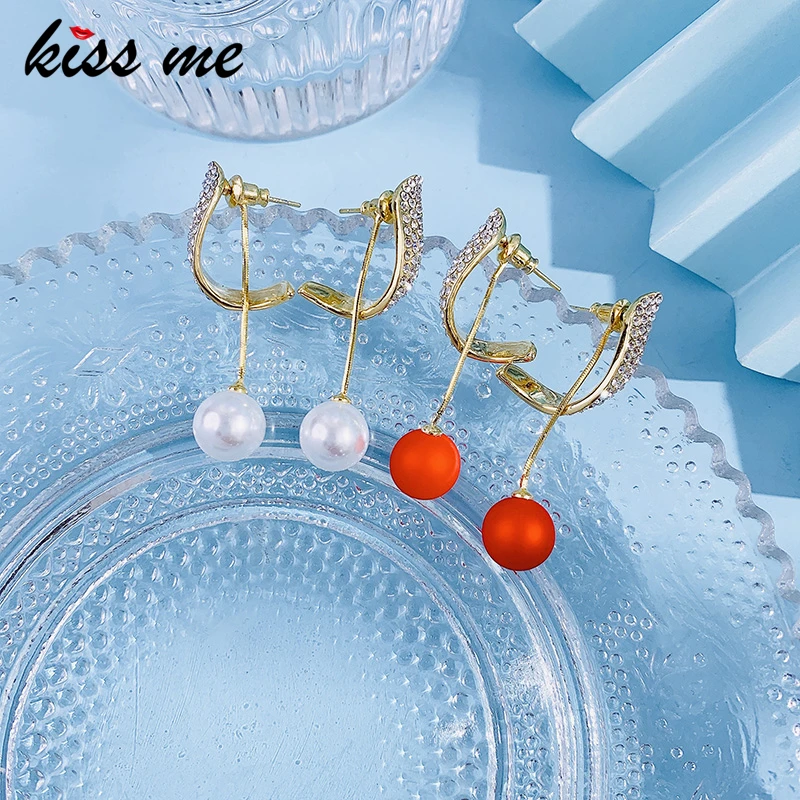 kissme Уникални бяло-червени обеци-капки с имитация на перли за жени, блестящи кристални обици-висулки от месинг златен цвят, мода декорация