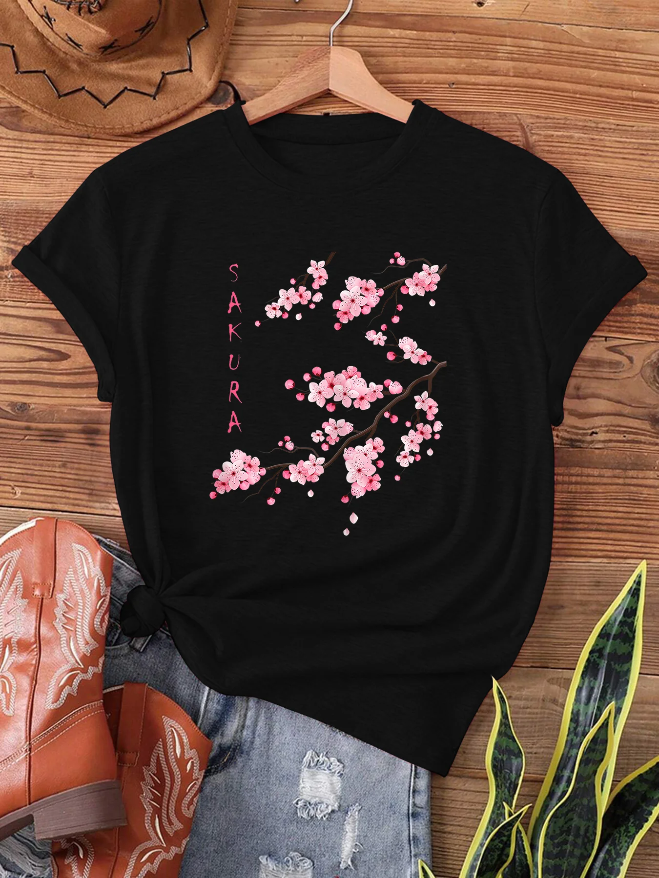 Клонка сакуры в разцвет Сакуры за отдих и удобни дамски цветен памучен риза с къс ръкав